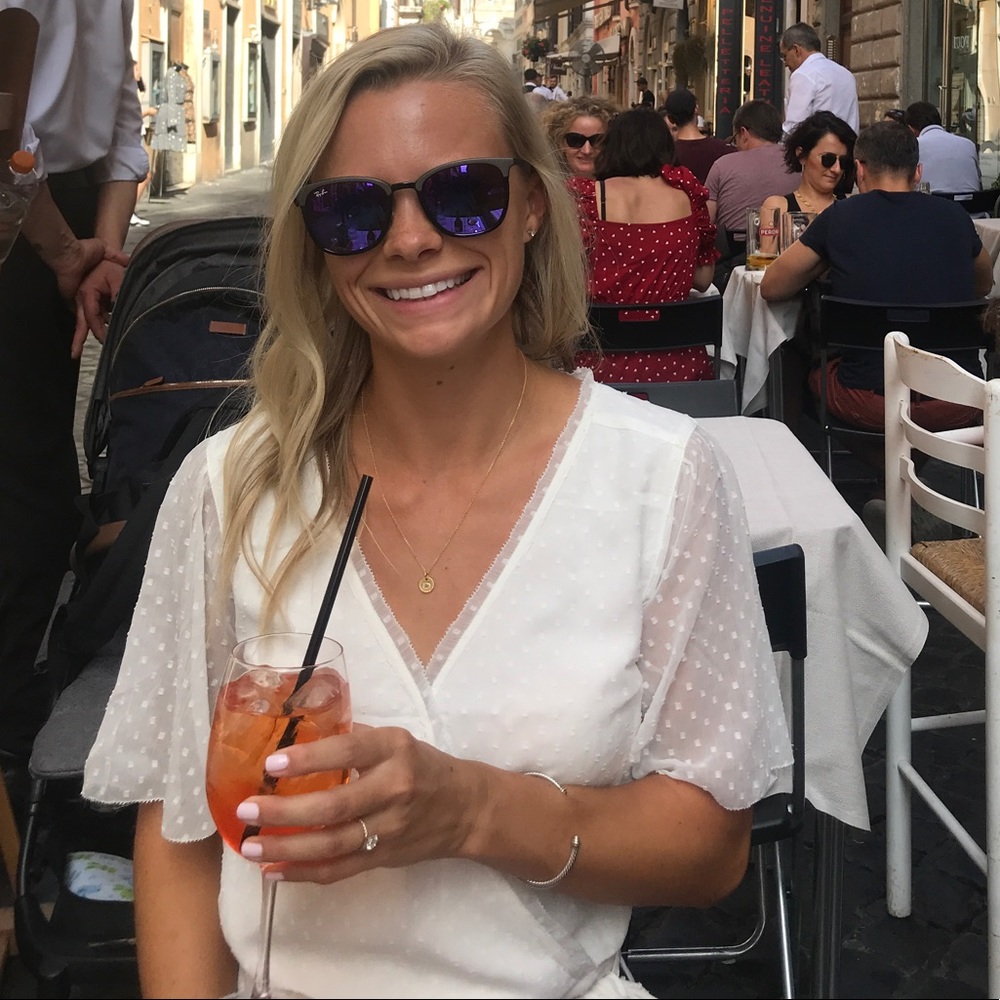 Meet your Posher, Danielle